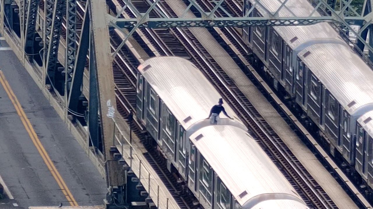 MENOR DE 14 AÑOS PIERDE LA VIDA TRAS PELIGROSA PRÁCTICA SOBRE TREN EN NUEVA YORK