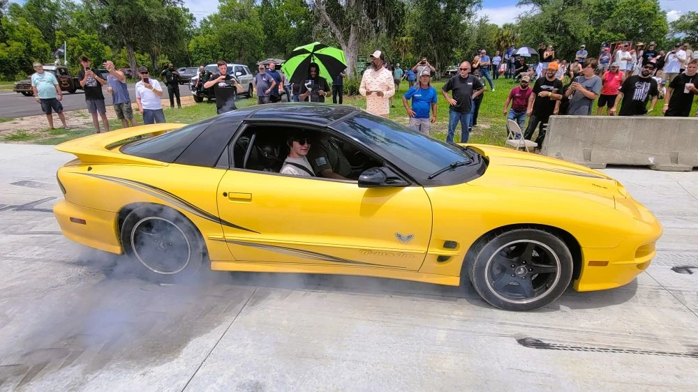 Fúmalos: nueva pista de drag de Callahan inaugurada con quemaduras