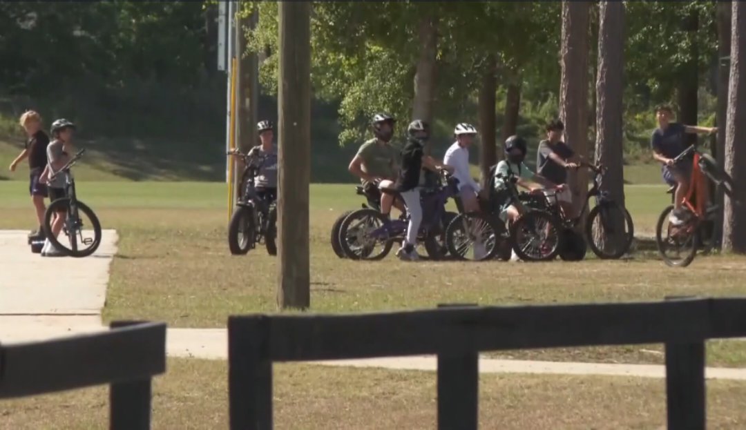 Advierten sobre el uso de Bicicletas Eléctricas (E-Bikes) en menores tras el milagroso rescate de un niño de 7 años en St. Johns