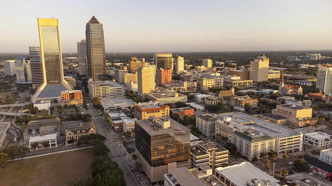 CONCEJO DE JACKSONVILLE DEBATE CALLES, VIVIENDAS Y DESARROLLO URBANO