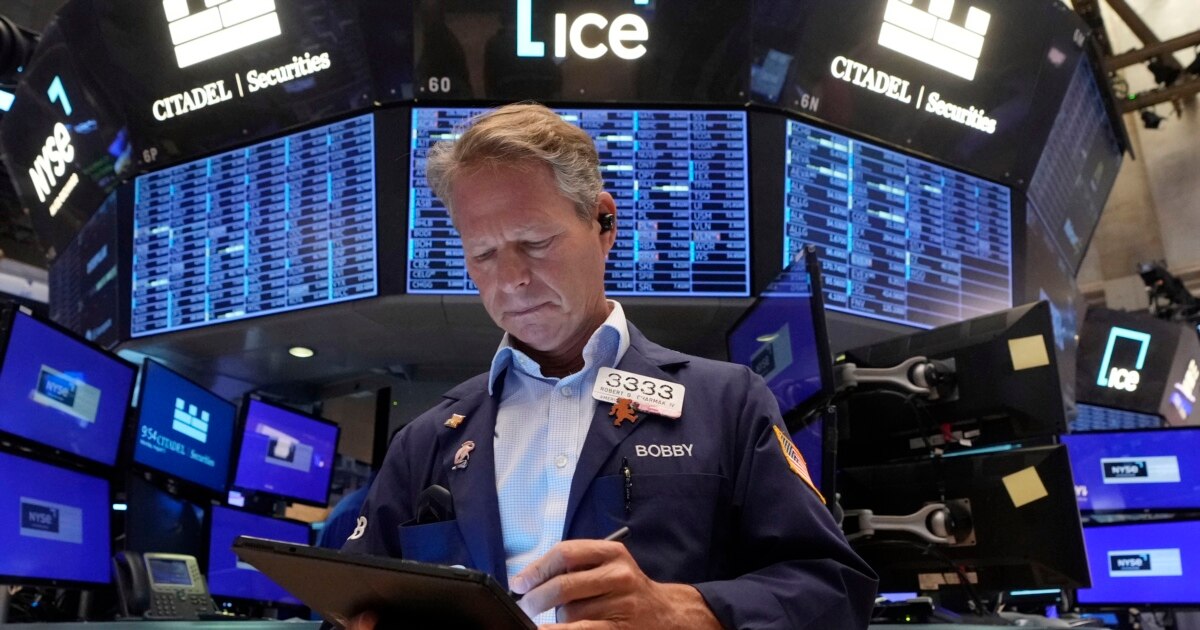 Wall Street enfrenta tormenta tras venta masiva de tecnología mientras que los precios del petróleo fluctúan