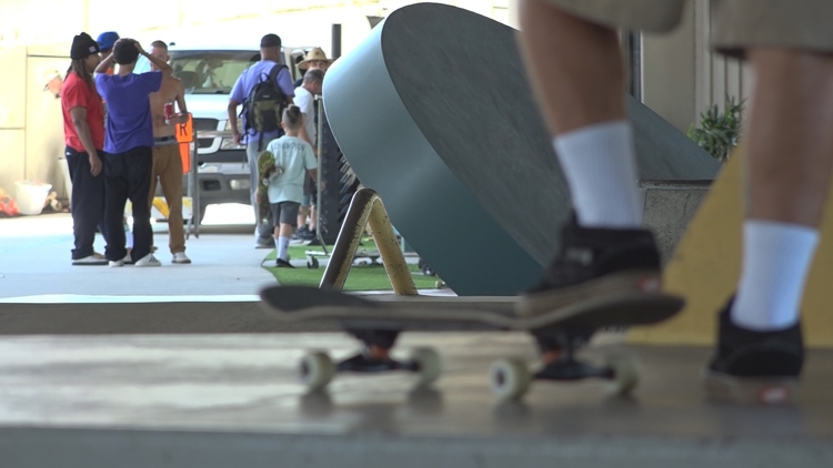 Los veteranos encuentran curación y conexión en un evento de patineta adaptada en Jacksonville
