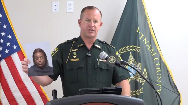 Empleado del juzgado del condado de Putnam arrestado, acusado de proporcionar información sobre órdenes judiciales a narcotraficantes