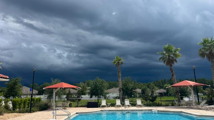 FOTOS | Tormentas avanzan sobre la Primera Costa el domingo por la tarde