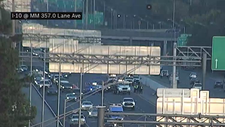 Alerta de tráfico: accidente con heridos en la I-10 cerca del cruce de la I-295 bloquea 3 carriles