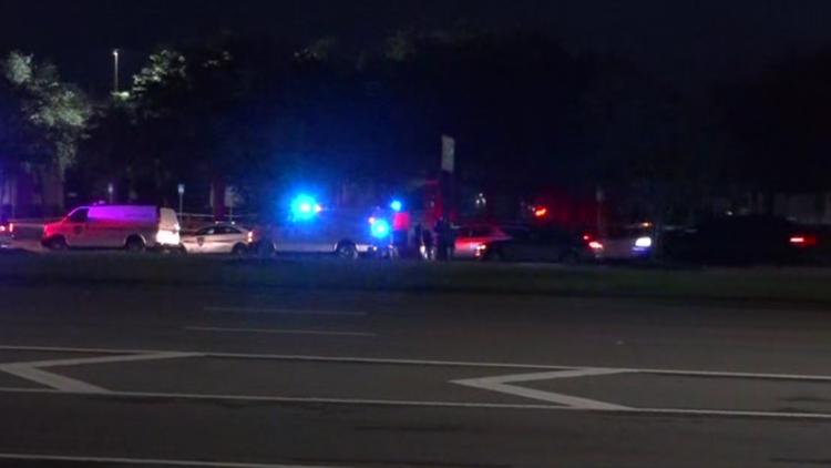 Muere un hombre apuñalado en Atlantic Blvd, corre casi una milla de distancia