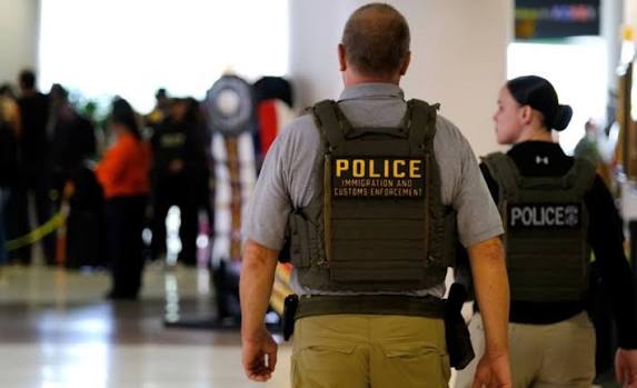 Inmigración: Juez federal frena a nivel nacional los arrestos de ICE en tribunales