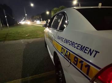 MADRUGADA VIOLENTA DEL 4 DE JULIO EN JACKSONVILLE: HOMBRE RECIBE UN DISPARO EN EL ROSTRO Y ESTÁ EN ESTADO CRÍTICO