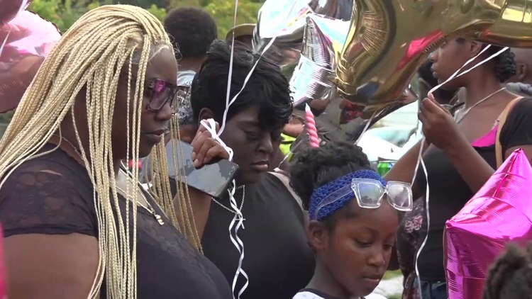 La comunidad se reúne para recordar a una mujer de Jacksonville presuntamente asesinada a puñaladas por más de 10 dólares