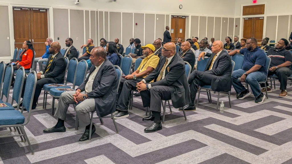 Los Jacksonville Alphas brindan un foro de información para los votantes antes de las primarias de agosto