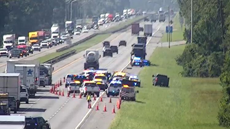Persona atropellada y muerta por un camión en la I-95 en el condado de St. Johns, el tráfico se reduce a un solo carril
