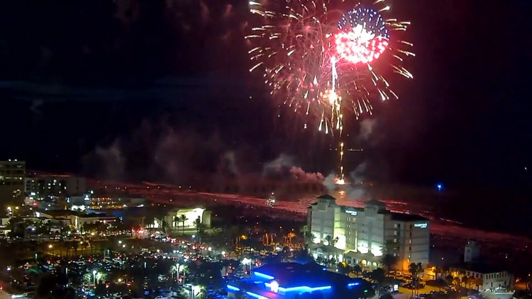‘Amamos a Estados Unidos’: Se esperan miles de personas en Jacksonville Beach para ver los fuegos artificiales del 4 de julio mientras Estados Unidos cumple 250 años