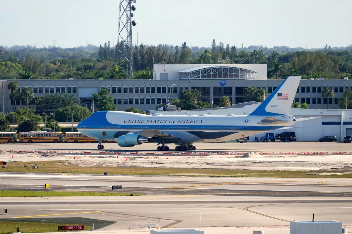 Un aeropuerto de Florida cambia oficialmente el nombre de Trump. ¿Qué puede ganar?