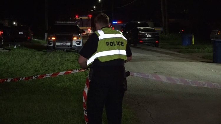 JSO: Mujer asesinada a tiros después de avanzar hacia un oficial con un gran cuchillo de cocina