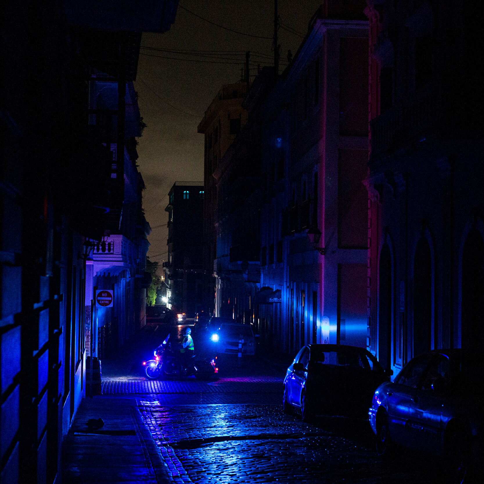 NUEVO APAGÓN MASIVO DEJA A MÁS DE 197 MIL ABONADOS SIN LUZ EN PUERTO RICO