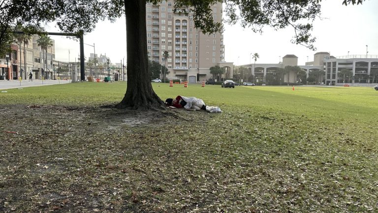 EL AYUNTAMIENTO DE JACKSONVILLE APRUEBA MÁS CAMAS PARA MUJERES SIN HOGAR