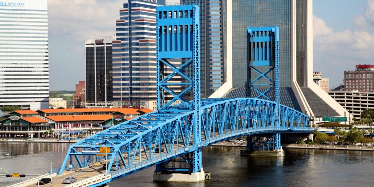 OBRAS DE RIVERFRONT PLAZA OBLIGARÁN A CERRAR TRAMOS DEL PUENTE DE MAIN STREET POR CINCO MESES