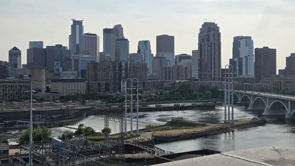 LECCIONES DE MINNEAPOLIS: EL PODER DE LA AGRUPACIÓN URBANA QUE JACKSONVILLE DEBE REPLICAR