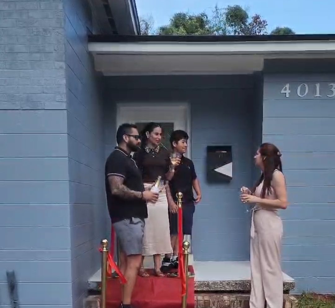 UNA FAMILIA MÁS CUMPLE EL SUEÑO DE TENER CASA PROPIA EN JACKSONVILLE