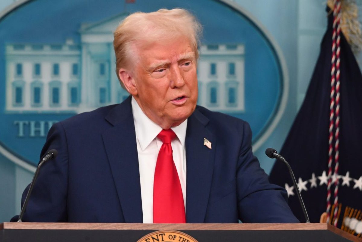 TRUMP ENCIENDE LA POLÉMICA TRAS FIRMAR EXCLUSIVO DECRETO PARA MODIFICAR EL CALENDARIO DE VACUNACIÓN INFANTIL EN EE.UU.