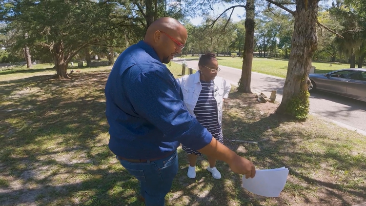 Pregúntele a Anthony: una mujer de Jacksonville cuestiona los registros del cementerio después de buscar la tumba de su abuela