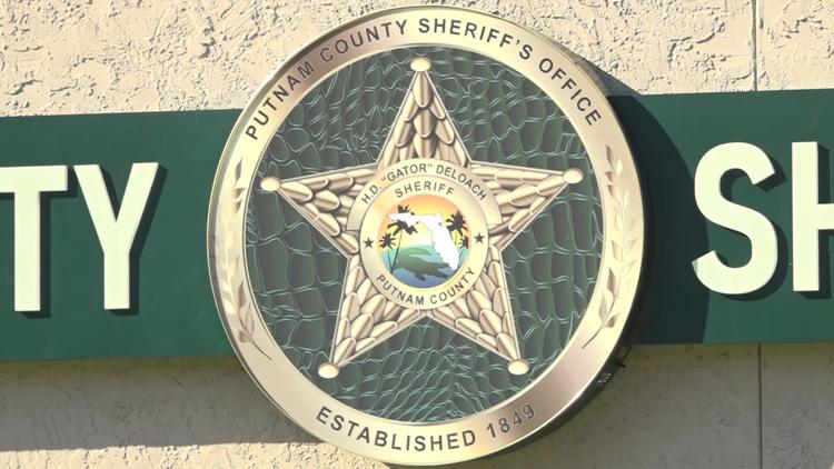 Hijo arrestado, acusado de matar a sus padres en la casa del condado de Putnam
