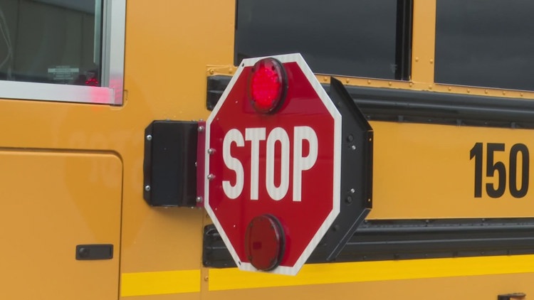 Los conductores de autobuses escolares en el condado de Duval votan a favor de la huelga antes del inicio del año escolar