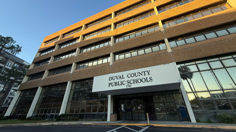 77 escuelas de Duval tendrán nuevos directores para este año escolar