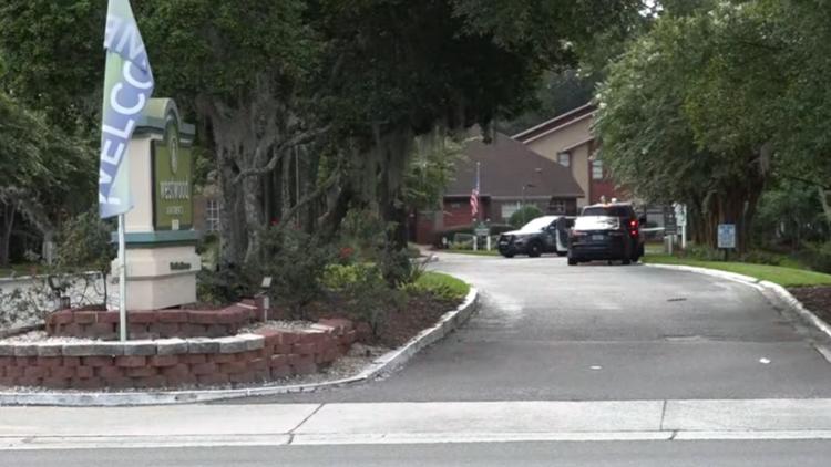 JSO: Mujer muerta en accidente automovilístico en complejo de apartamentos de Jacksonville