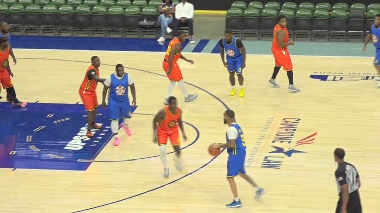 Los socorristas de Jacksonville se enfrentan en el primer partido de baloncesto de Guns and Hoses