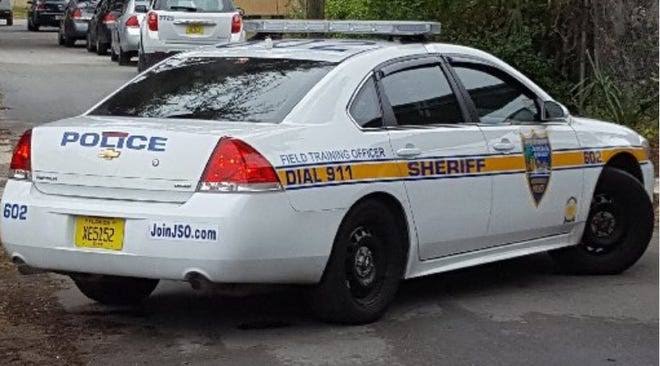 FUERTE DESPLIEGUE POLICIAL  EN EL OESTE DE JACKSONVILLE LA MAÑANA DE ESTE SÁBADO 