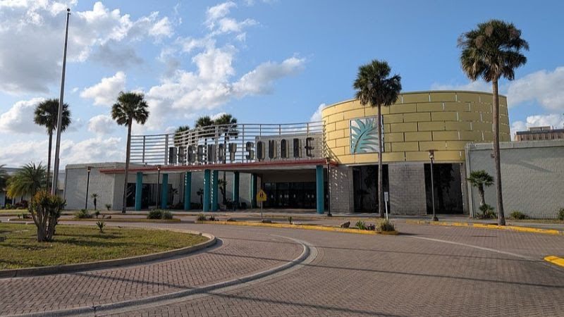 JUNTA ESCOLAR DE DUVAL ANALIZA CUATRO SEDES Y RECIBE OFERTAS POR SU EDIFICIO EN REGENCY SQUARE