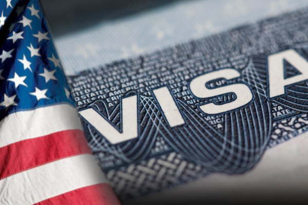 EE. UU. PAUSA TEMPORALMENTE LAS ENTREVISTAS PARA VISAS DE INMIGRANTE EN TODO EL MUNDO