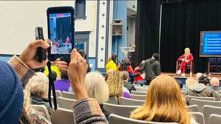 LOS DATOS DEL CENSO CONTRADICEN A LA ALCALDESA DONNA DEEGAN SOBRE LA REDUCCIÓN DEL SEGURO MÉDICO EN JACKSONVILLE LOS DATOS DEL CENSO CONTRADICEN A LA ALCALDESA DONNA DEEGAN SOBRE LA REDUCCIÓN DEL SEGURO MÉDICO EN JACKSONVILLE