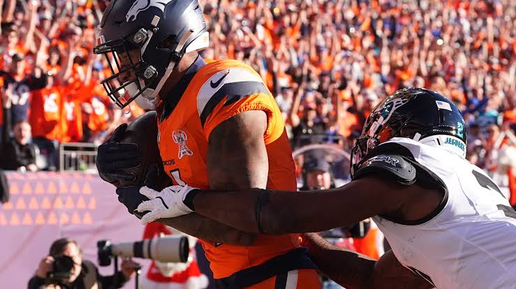 ERRORES EN LA SEGUNDA MITAD CONDENAN A LOS JAGUARS A UNA DERROTA 20-13 ANTE LOS BRONCOS