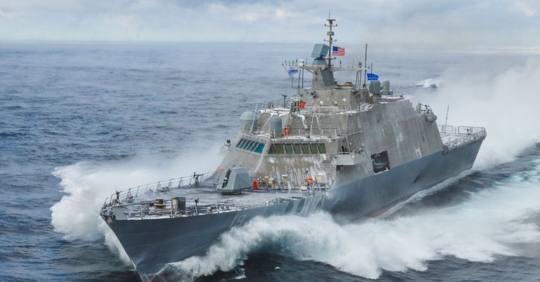 USS ST. LOUIS ZARPA DESDE MAYPORT PARA OPERACIÓN EN LA FRONTERA SUR