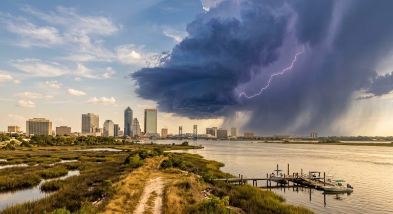 ¡CALOR EXTREMO Y TORMENTAS VESPERTINAS GOLPEARÁN JACKSONVILLE ESTE FIN DE SEMANA!