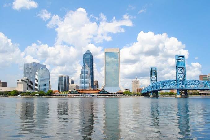 CLIMA CÁLIDO Y PARCIALMENTE SOLEADO EN JACKSONVILLE HOY LUNES