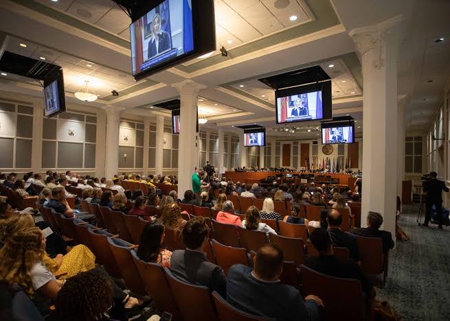 REUNIONES CLAVE ESTA TARDE EN EL NORESTE DE FLORIDA PARA DEBATIR PRESUPUESTOS E IMPUESTOS