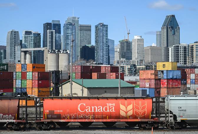 ENTRÓ EN VIGOR EL VETO ESTADOUNIDENSE A IMPORTACIONES CANADIENSES POR MIL MILLONES DE DÓLARES ENTRÓ EN VIGOR EL VETO ESTADOUNIDENSE A IMPORTACIONES CANADIENSES POR MIL MILLONES DE DÓLARES