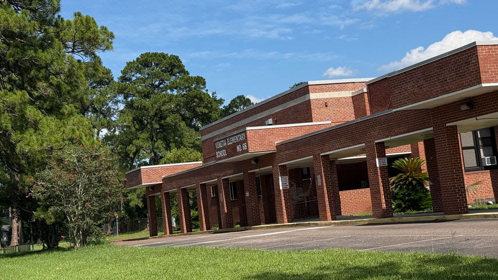 DUVAL ORGANIZA REUNIÓN COMUNITARIA EN EL WESTSIDE TRAS CRÍTICAS POR CIERRE DE ESCUELAS