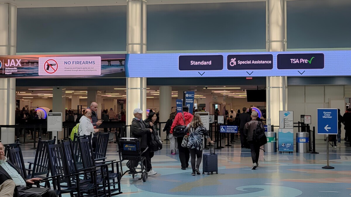 NUEVOS BENEFICIOS DE SEGURIDAD EN EL AEROPUERTO INTERNACIONAL DE JACKSONVILLE FACILITAN EL VIAJE A MILITARES Y USUARIOS DE TSA PRECHECK NUEVOS BENEFICIOS DE SEGURIDAD EN EL AEROPUERTO INTERNACIONAL DE JACKSONVILLE FACILITAN EL VIAJE A MILITARES Y USUARIOS DE TSA PRECHECK