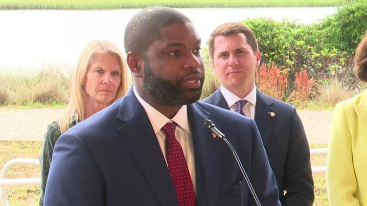 Byron Donalds unveils waterway restoration plan, emphasizes bipartisan approach in governor's race Byron Donalds unveils waterway restoration plan, emphasizes bipartisan approach in governor's race