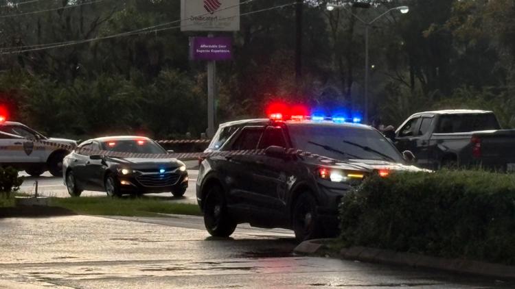 Deadly crash shuts down intersection in Magnolia Gardens, JSO investigating
