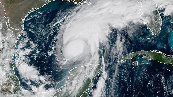 HURACÁN ISAIAS AMENAZA LA COSTA DEL GOLFO Y DEJA LLUVIAS PERSISTENTES EN JAX HURACÁN ISAIAS AMENAZA LA COSTA DEL GOLFO Y DEJA LLUVIAS PERSISTENTES EN JAX