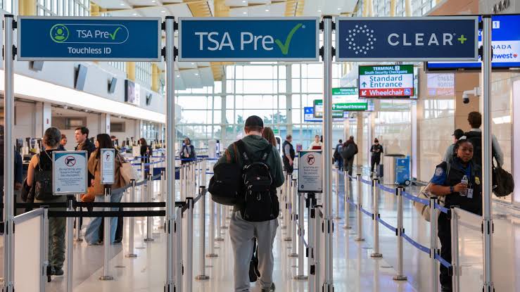 NUEVO ACCESO ESPECIAL «GATESIDE» INICIA EN EL AEROPUERTO INTERNACIONAL DE JACKSONVILLE NUEVO ACCESO ESPECIAL «GATESIDE» INICIA EN EL AEROPUERTO INTERNACIONAL DE JACKSONVILLE